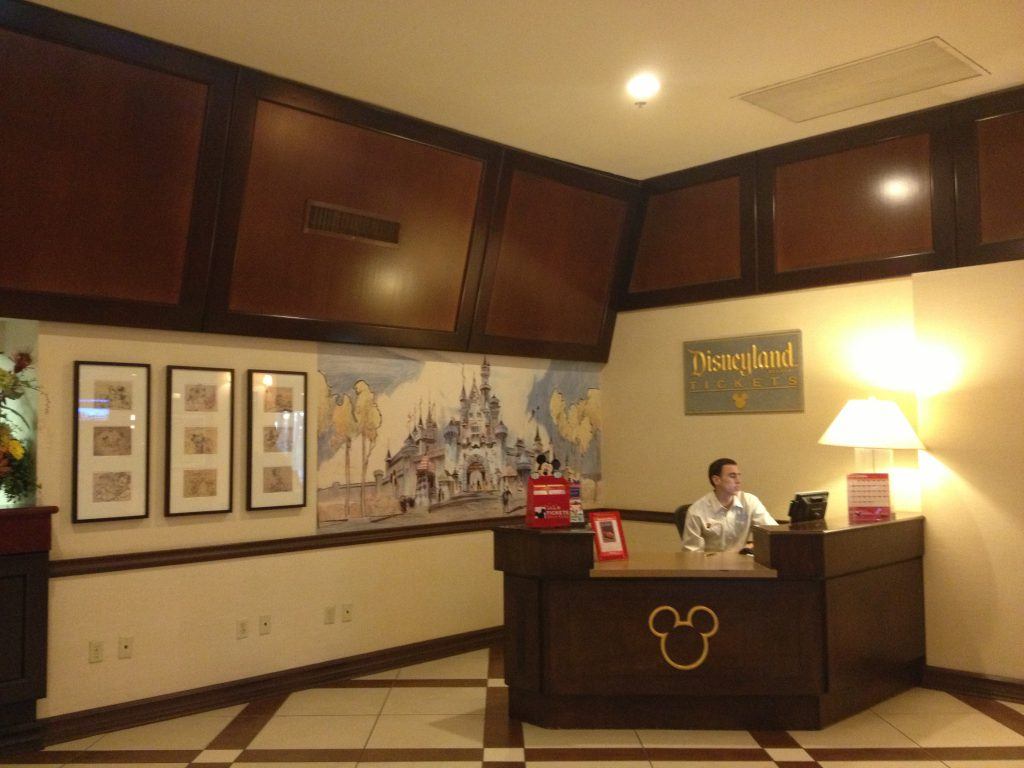 sheraton park disneyland desk