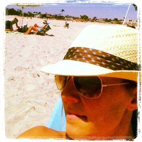 hip travel mama relaxing on beach