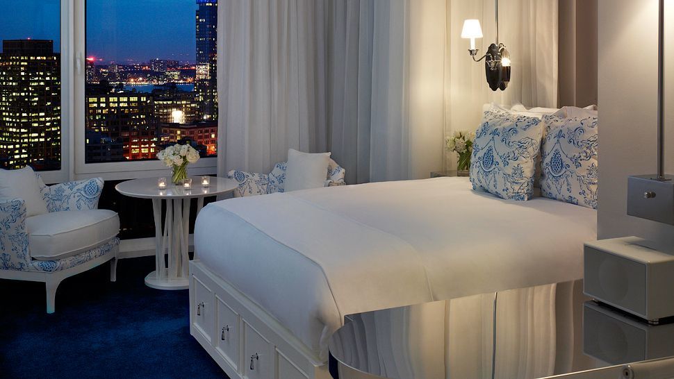 luxurious bed at New York luxury hotel