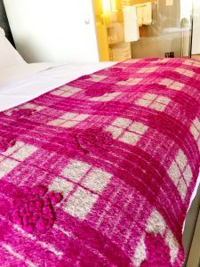 W bellevue rooms pink bedspreads
