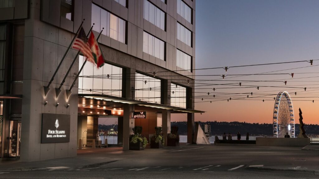 the seattle wheel outside the four seasons seattle